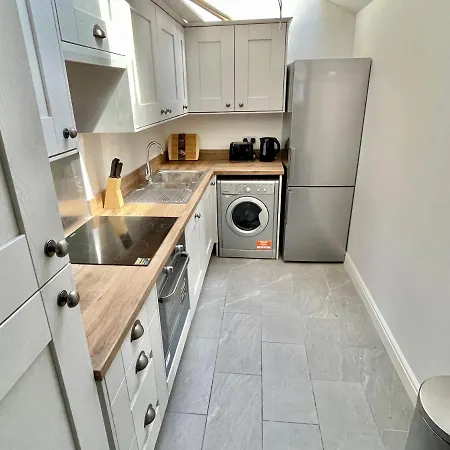 度假居 The Old Post Office - With Parking 赫尔姆斯利