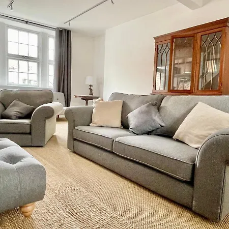 The Old Post Office - With Parking Helmsley