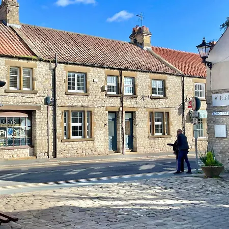 The Old Post Office - With Parking