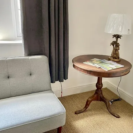 別荘 The Old Post Office - With Parking *